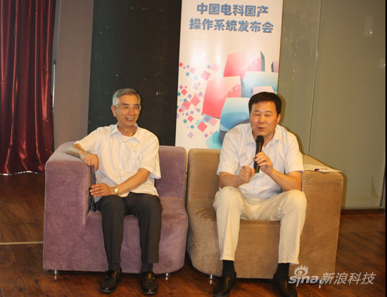 倪光南院士(左)和普华基础软件总经理赵晓亮