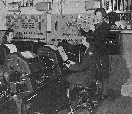 二战期间在伦敦实际使用的电传打字机 | 图片来源于维基百科